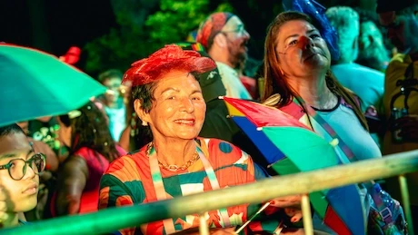 Do Pintinho ao Galo Gigante: como o Bloco Pintinho une avós, pais e filhos em 34 anos de frevo gratuito em Brasília
