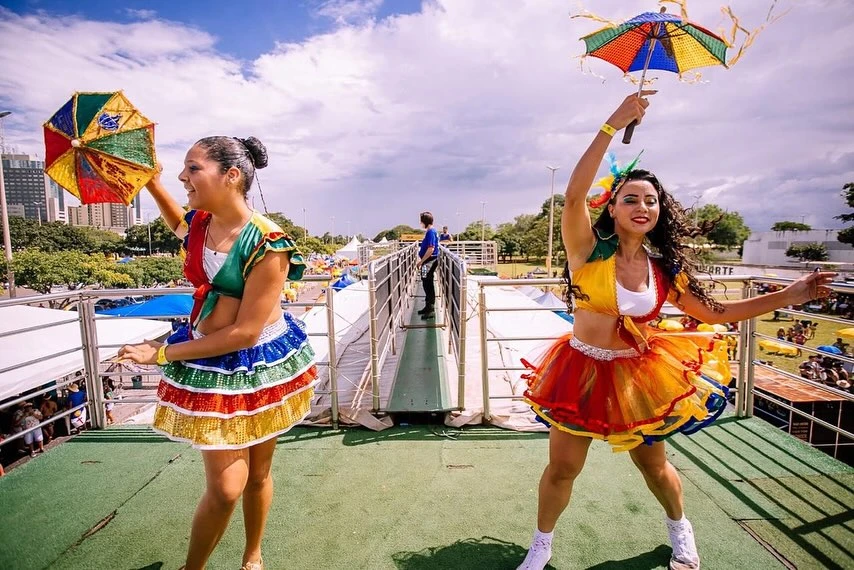 Bem-vindos ao Blog do Galinho de Brasília: Da Saudade Pernambucana à Folia que Une Gerações